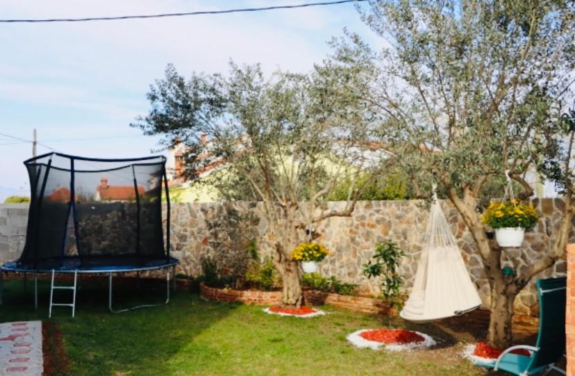 Iva Apartman Sa Bazenom Donji Zemunik Bagian luar foto