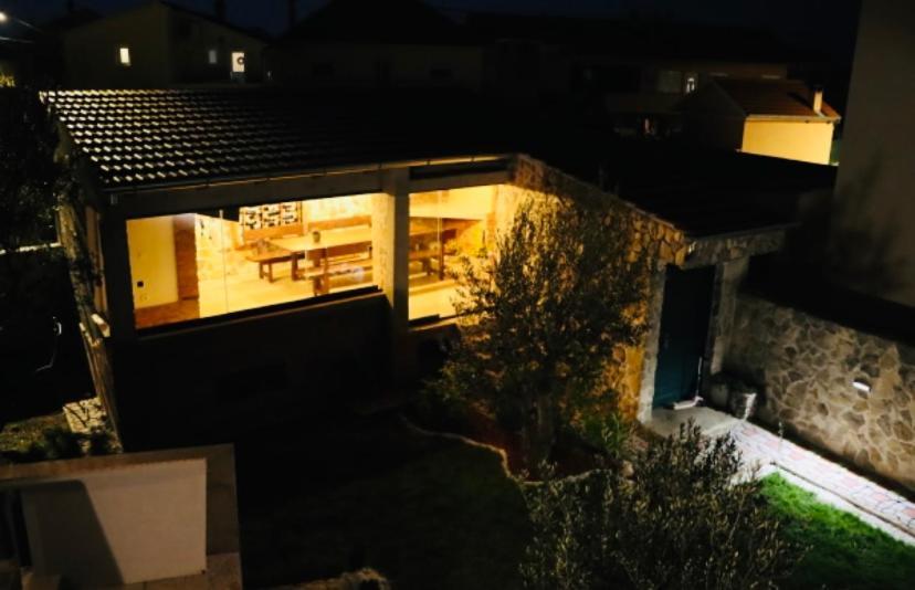 Iva Apartman Sa Bazenom Donji Zemunik Bagian luar foto