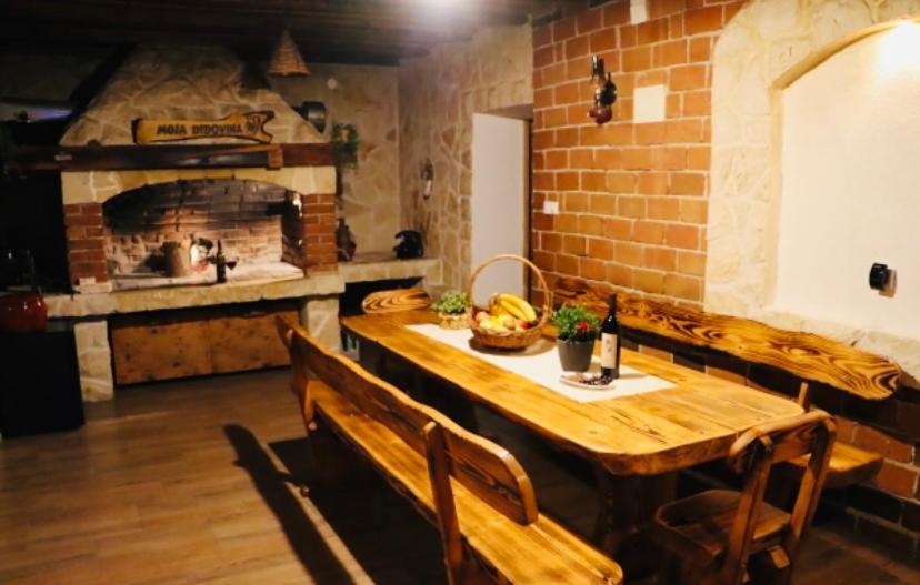 Iva Apartman Sa Bazenom Donji Zemunik Bagian luar foto